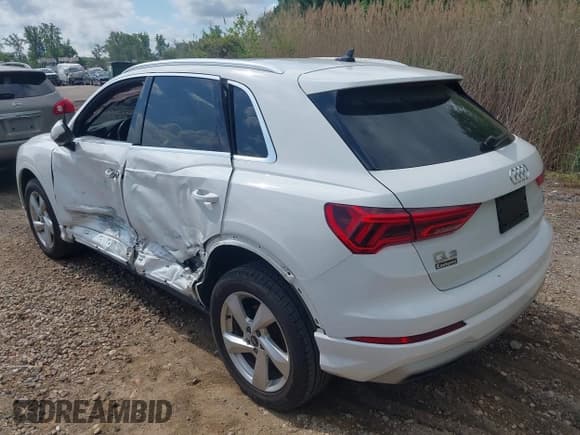 ✅ 2021 Audi Q3 Premium • VIN: WA1AUCF30M1060284 • Lot: 42191588. Wystawiony na IAAI z przebiegiem 71 571 mil. Bezpłatny archiwum sprzedaży aukcyjnych z USA i szczegółowy raport historii pojazdu na DreamBid. Zdjęcie 18.