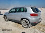 ✅ 2012 Volkswagen Tiguan S • VIN: WVGBV7AX1CW610274 • Лот: 82001645. Опубликован ранее на Copart с пробегом 152 194 миль. Бесплатный доступ к архиву аукционных продаж из США и подробный отчёт об истории автомобиля на DreamBid. Изображение 2.