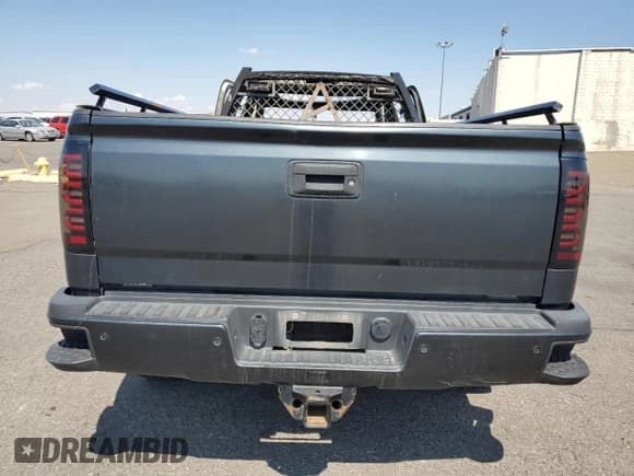 ✅ 2018 GMC Sierra 3500HD Denali • VIN: 1GT42YEY1JF143725 • Lot: 65637155. Wystawiony na Copart z przebiegiem Nie podano. Bezpłatny archiwum sprzedaży aukcyjnych z USA i szczegółowy raport historii pojazdu na DreamBid. Zdjęcie 6.
