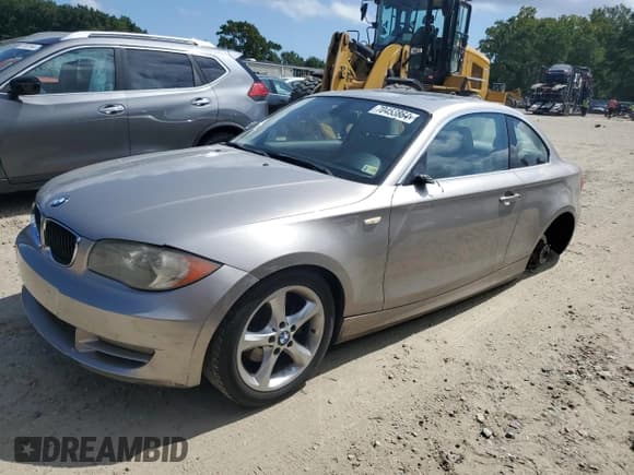 ✅ 2009 BMW 1 Series 128i • VIN: WBAUP73589VK75397 • Lot: 70453864. Listed on Copart with 100,562 mi. Free auction sales archive from the USA and detailed vehicle history report at DreamBid. Image 1.