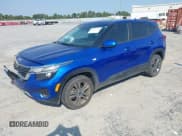 ✅ 2023 Kia Seltos LX • VIN: KNDEPCAA0P7380016 • Lot: 43257756. Wystawiony na IAAI z przebiegiem 55 138 mil. Bezpłatny archiwum sprzedaży aukcyjnych z USA i szczegółowy raport historii pojazdu na DreamBid. Zdjęcie 2.