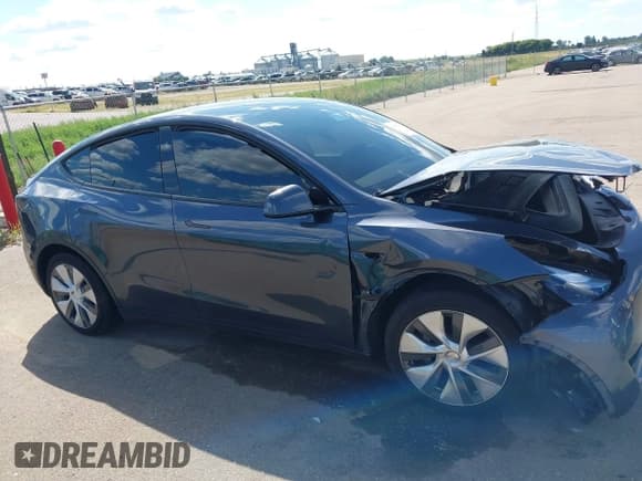 ✅ 2023 Tesla Model Y Long Range • VIN: 7SAYGDEE4PF855874 • Lot: 43053474. Wystawiony na IAAI z przebiegiem 40 644 mil. Bezpłatny archiwum sprzedaży aukcyjnych z USA i szczegółowy raport historii pojazdu na DreamBid. Zdjęcie 13.