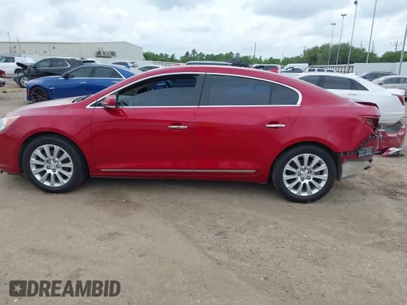 ✅ 2013 Buick LaCrosse Leather • VIN: 1G4GC5E38DF224623 • Lot: 42145182. Listed on IAAI with 89,090 mi. Free auction sales archive from the USA and detailed vehicle history report at DreamBid. Image 15.
