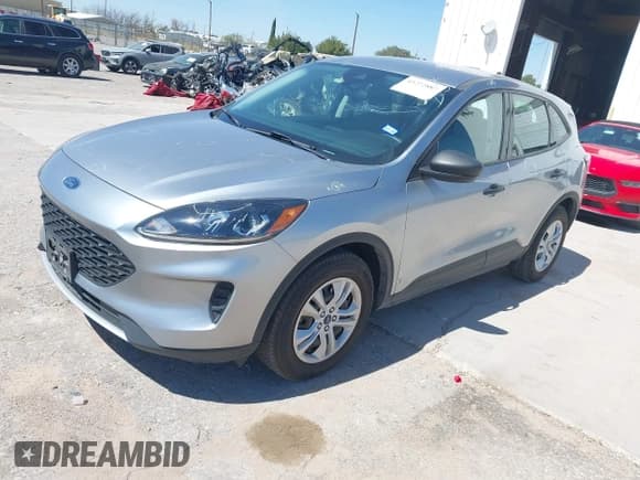 ✅ 2022 Ford Escape S • VIN: 1FMCU0F68NUA34518 • Lot: 43272887. Wystawiony na IAAI z przebiegiem 63 021 mil. Bezpłatny archiwum sprzedaży aukcyjnych z USA i szczegółowy raport historii pojazdu na DreamBid. Zdjęcie 2.