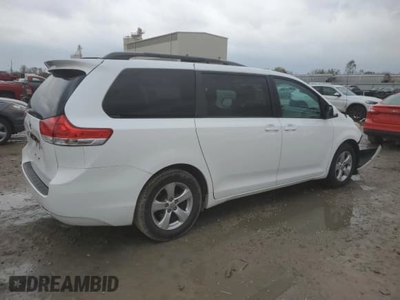 ✅ 2014 Toyota Sienna LE • VIN: 5TDKK3DC1ES482975 • Lot: 89934545. Listed on Copart with 128,305 mi. Free auction sales archive from the USA and detailed vehicle history report at DreamBid. Image 3.