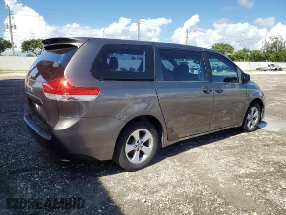✅ 2012 Toyota Sienna • VIN: 5TDZK3DC7CS249517 • Lot: 82555775. Listed on Copart with 168,897 mi. Free auction sales archive from the USA and detailed vehicle history report at DreamBid. Image 3.
