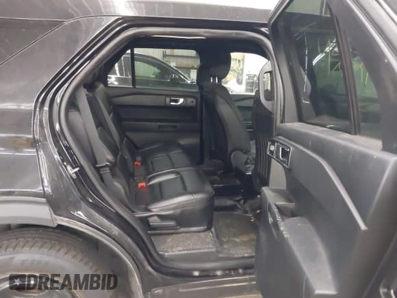 ✅ 2020 Ford Police Interceptor Utility • VIN: 1FM5K8AB2LGC01209 • Lot: 43621985. Wystawiony na IAAI z przebiegiem 117 708 mil. Bezpłatny archiwum sprzedaży aukcyjnych z USA i szczegółowy raport historii pojazdu na DreamBid. Zdjęcie 8.