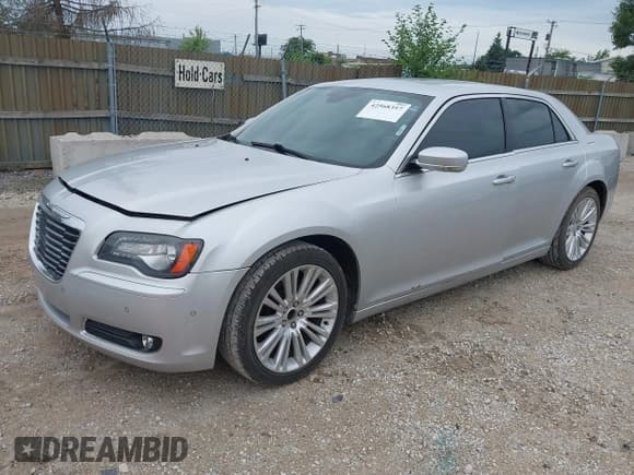 ✅ 2012 Chrysler 300 S • VIN: 2C3CCABG7CH188332 • Lot: 42568357. Listed on IAAI with 170,240 mi. Free auction sales archive from the USA and detailed vehicle history report at DreamBid. Image 2.