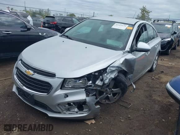 2015 Chevrolet Cruze LT z VIN 1G1PC5SB1F7172502, wystawiony jako IAAI lot #43353575 z przebiegiem 151 816 mil mil oraz . Historia ofert i sprzedaży dostępna na DreamBid. Obrazek 2.