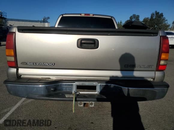 ✅ 2002 Chevrolet Silverado 1500 LS • VIN: 2GCEC19V521287943 • Lot: 86195615. Wystawiony na Copart z przebiegiem Nie podano. Bezpłatny archiwum sprzedaży aukcyjnych z USA i szczegółowy raport historii pojazdu na DreamBid. Zdjęcie 6.