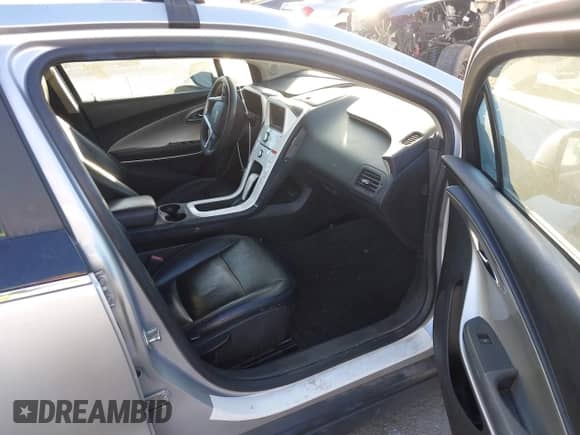 2012 Chevrolet Volt z VIN 1G1RA6E46CU126288, wystawiony jako IAAI lot #43571985 z przebiegiem 206 340 mil mil oraz . Historia ofert i sprzedaży dostępna na DreamBid. Obrazek 5.