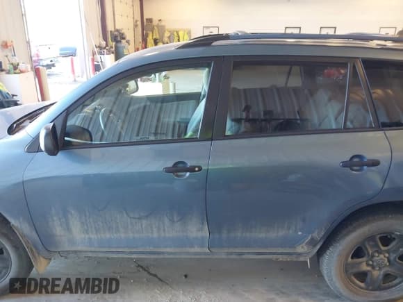 ✅ 2011 Toyota RAV4 • VIN: 2T3BF4DV2BW083868 • Лот: 43543613. Опубликован ранее на IAAI с пробегом 240 202 миль. Бесплатный доступ к архиву аукционных продаж из США и подробный отчёт об истории автомобиля на DreamBid. Изображение 14.
