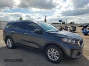 ✅ 2020 Kia Sorento LX • VIN: 5XYPG4A35LG675951 • Лот: 69832545. Опубликован ранее на Copart с пробегом 68 035 миль. Бесплатный доступ к архиву аукционных продаж из США и подробный отчёт об истории автомобиля на DreamBid. Изображение 4.