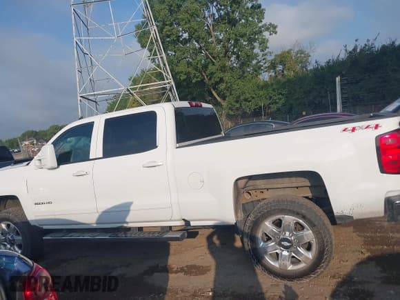 ✅ 2015 Chevrolet Silverado 2500HD LT • VIN: 1GC1KVE8XFF611704 • Lot: 42974763. Listed on IAAI with 177,000 mi. Free auction sales archive from the USA and detailed vehicle history report at DreamBid. Image 14.