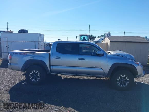 ✅ 2022 Toyota Tacoma TRD Off Road • VIN: 3TMCZ5AN6NM496341 • Лот: 43396623. Опубликован ранее на IAAI с пробегом 24 054 миль. Бесплатный доступ к архиву аукционных продаж из США и подробный отчёт об истории автомобиля на DreamBid. Изображение 14.