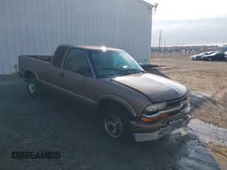 2002 Chevrolet S-10 LS z VIN 1GCCS19W228175875, wystawiony jako IAAI lot #43480829 z przebiegiem 176 823 mil mil oraz . Historia ofert i sprzedaży dostępna na DreamBid. Obrazek 1.