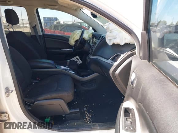 ✅ 2017 Dodge Journey Crossroad Plus • VIN: 3C4PDCGBXHT556908 • Lot: 43622973. Listed on IAAI with 141,886 mi. Free auction sales archive from the USA and detailed vehicle history report at DreamBid. Image 5.