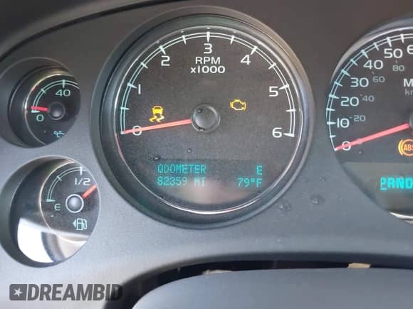 2012 Chevrolet Tahoe LT z VIN 1GNSCBE03CR170946, wystawiony jako IAAI lot #43513512 z przebiegiem 82 359 mil mil oraz . Historia ofert i sprzedaży dostępna na DreamBid. Obrazek 16.