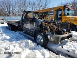 ✅ 2017 Ford F-550 XL • VIN: 1FDUF5GT9HDA05419 • Lot: 45329675. Wystawiony na Copart z przebiegiem Nie podano. Bezpłatny archiwum sprzedaży aukcyjnych z USA i szczegółowy raport historii pojazdu na DreamBid. Zdjęcie 4.