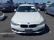 ✅ 2016 BMW 3 Series 320i • VIN: WBA8E1G53GNT35582 • Lot: 43359201. Wystawiony na IAAI z przebiegiem 91 126 mil. Bezpłatny archiwum sprzedaży aukcyjnych z USA i szczegółowy raport historii pojazdu na DreamBid. Zdjęcie 13.