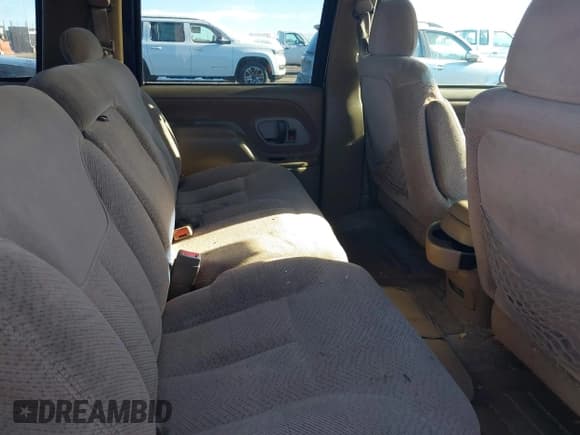 ✅ 1995 Chevrolet Suburban • VIN: 1GNFK16K3SJ424764 • Лот: 43840214. Опубликован ранее на IAAI с пробегом 262 761 миль. Бесплатный доступ к архиву аукционных продаж из США и подробный отчёт об истории автомобиля на DreamBid. Изображение 8.