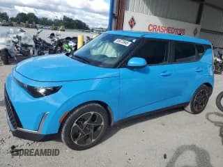 ✅ 2023 Kia Soul EX • VIN: KNDJ33AU6P7215138 • Lot: 85673945. Wystawiony na Copart z przebiegiem 37 878 mil. Bezpłatny archiwum sprzedaży aukcyjnych z USA i szczegółowy raport historii pojazdu na DreamBid. Zdjęcie 1.
