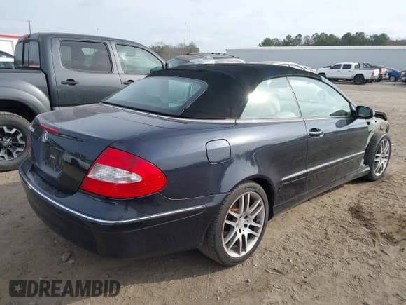 ✅ 2009 Mercedes-Benz CLK 350 • VIN: WDBTK56F79T101871 • Lot: 41481571. Wystawiony na IAAI z przebiegiem 147 393 mil. Bezpłatny archiwum sprzedaży aukcyjnych z USA i szczegółowy raport historii pojazdu na DreamBid. Zdjęcie 4.