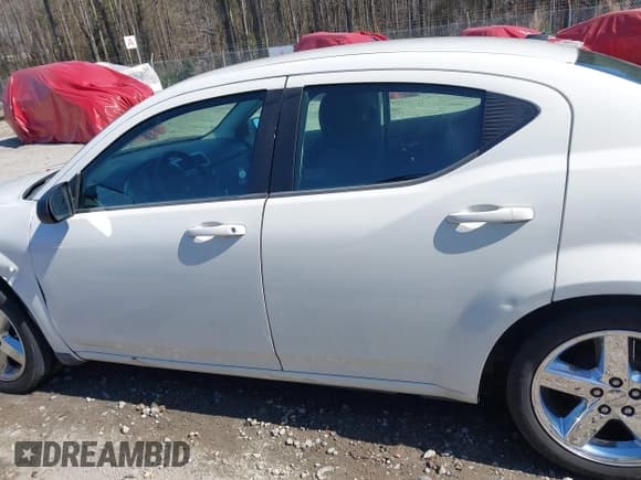 ✅ 2009 Dodge Avenger SE • VIN: 1B3LC46B59N509541 • Lot: 41710027. Wystawiony na IAAI z przebiegiem 151 209 mil. Bezpłatny archiwum sprzedaży aukcyjnych z USA i szczegółowy raport historii pojazdu na DreamBid. Zdjęcie 14.