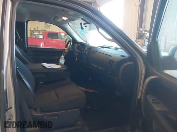 ✅ 2010 Chevrolet Silverado 1500 LT • VIN: 1GCSKSE31AZ173640 • Lot: 43317856. Listed on IAAI with 161,996 mi. Free auction sales archive from the USA and detailed vehicle history report at DreamBid. Image 5.