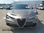 ✅ 2019 Alfa Romeo Stelvio Ti Sport • VIN: ZASPAKBNXK7C51027 • Lot: 66815235. Wystawiony na Copart z przebiegiem 53 273 mil. Bezpłatny archiwum sprzedaży aukcyjnych z USA i szczegółowy raport historii pojazdu na DreamBid. Zdjęcie 5.