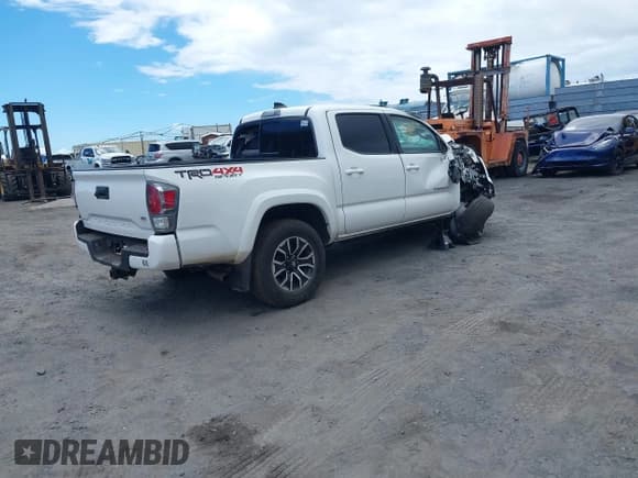 ✅ 2023 Toyota Tacoma SR • VIN: 3TMCZ5AN6PM595454 • Lot: 42654185. Listed on IAAI with Not provided. Free auction sales archive from the USA and detailed vehicle history report at DreamBid. Image 4.