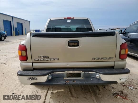 ✅ 2000 Chevrolet Silverado 1500 LT • VIN: 1GCEC19T9YZ295347 • Lot: 55779305. Wystawiony na Copart z przebiegiem 327 352 mil. Bezpłatny archiwum sprzedaży aukcyjnych z USA i szczegółowy raport historii pojazdu na DreamBid. Zdjęcie 6.