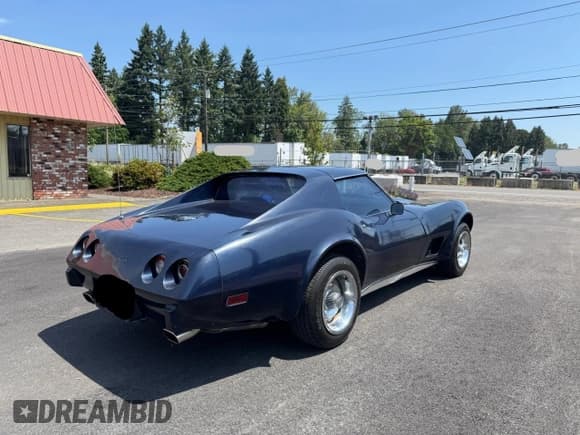 ✅ 1977 Chevrolet Corvette • VIN: 1Z37L7S407775 • Lot: 70913615. Wystawiony na Copart z przebiegiem 41 227 mil. Bezpłatny archiwum sprzedaży aukcyjnych z USA i szczegółowy raport historii pojazdu na DreamBid. Zdjęcie 4.