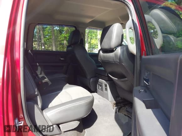 ✅ 2009 Dodge 1500 Sport • VIN: 1D3HB13T69S810041 • Lot: 42115359. Wystawiony na IAAI z przebiegiem 209 200 mil. Bezpłatny archiwum sprzedaży aukcyjnych z USA i szczegółowy raport historii pojazdu na DreamBid. Zdjęcie 8.