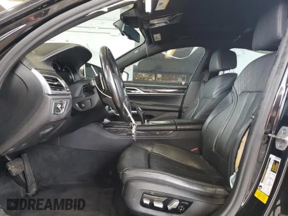 ✅ 2018 BMW 7 Series 750i • VIN: WBA7F0C56JGM22820 • Лот: 84008985. Опубликован ранее на Copart с пробегом 82 715 миль. Бесплатный доступ к архиву аукционных продаж из США и подробный отчёт об истории автомобиля на DreamBid. Изображение 7.