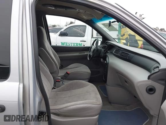 ✅ 1998 Ford Windstar LX • VIN: 2FMZA5143WBC61676 • Lot: 43703912. Listed on IAAI with 85,141 mi. Free auction sales archive from the USA and detailed vehicle history report at DreamBid. Image 5.