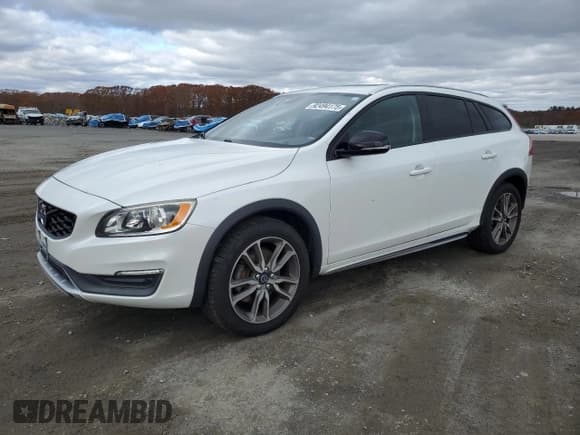 ✅ 2015 Volvo V60 T5 • VIN: YV4612HK8F1000451 • Лот: 92494175. Опубликован ранее на Copart с пробегом 107 757 миль. Бесплатный доступ к архиву аукционных продаж из США и подробный отчёт об истории автомобиля на DreamBid. Изображение 1.