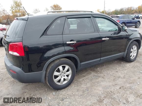 ✅ 2013 Kia Sorento LX • VIN: 5XYKT3A61DG343758 • Лот: 43584131. Опубликован ранее на IAAI с пробегом 160 134 миль. Бесплатный доступ к архиву аукционных продаж из США и подробный отчёт об истории автомобиля на DreamBid. Изображение 4.