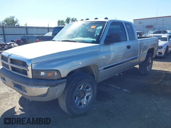 ✅ 2002 Dodge 2500 • VIN: 3B7KC23682M214357 • Lot: 43483582. Wystawiony na IAAI z przebiegiem 289 379 mil. Bezpłatny archiwum sprzedaży aukcyjnych z USA i szczegółowy raport historii pojazdu na DreamBid. Zdjęcie 14.