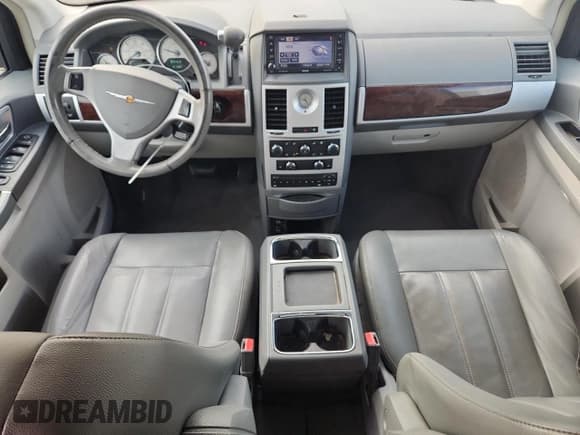 ✅ 2010 Chrysler Town & Country Touring • VIN: 2A4RR5D11AR104902 • Lot: 91252665. Listed on Copart with 181,368 mi. Free auction sales archive from the USA and detailed vehicle history report at DreamBid. Image 8.
