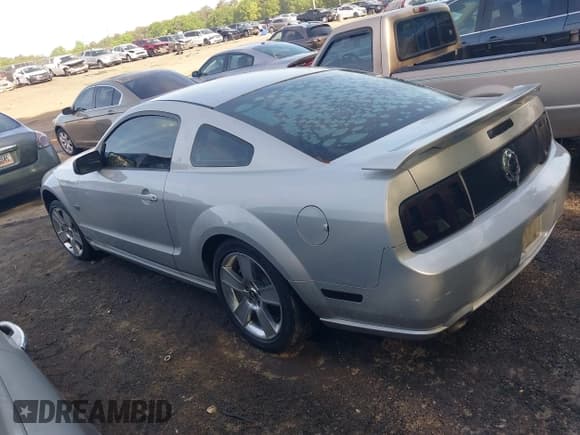 ✅ 2007 Ford Mustang GT Deluxe • VIN: 1ZVHT82H775235033 • Lot: 42090714. Listed on IAAI with 225,952 mi. Free auction sales archive from the USA and detailed vehicle history report at DreamBid. Image 3.