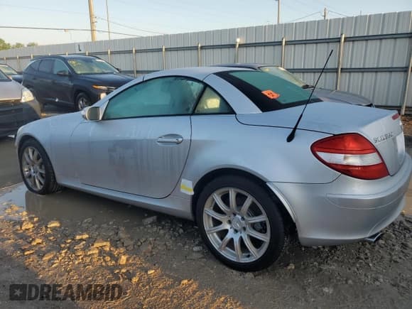 ✅ 2005 Mercedes-Benz SLK 230/320 • VIN: WDBWK56FX5F060562 • Лот: 73662754. Опубликован ранее на Copart с пробегом Не указан. Бесплатный доступ к архиву аукционных продаж из США и подробный отчёт об истории автомобиля на DreamBid. Изображение 2.
