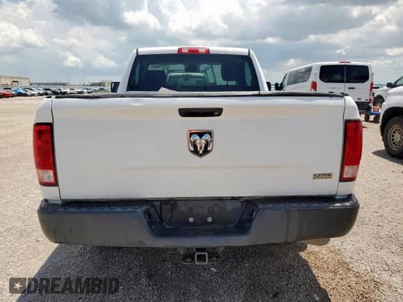 2017 Ram 1500 Tradesman z VIN 3C6JR6AG1HG586666, wystawiony jako Copart lot #65384775 z przebiegiem 31 629 mil mil oraz Czysty tytuł • Clean title. Historia ofert i sprzedaży dostępna na DreamBid. Obrazek 6.