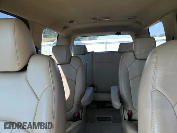✅ 2010 GMC Acadia SLT2 • VIN: 1GKLRNEDXAJ121131 • Lot: 68453404. Listed on Copart with 130,828 mi. Free auction sales archive from the USA and detailed vehicle history report at DreamBid. Image 10.