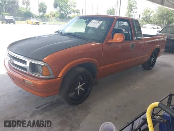 1994 Chevrolet S-10 LS with VIN 1GCCS1942R8222976, listed as a IAAI auction lot 42485374 with 179,897 mi miles and . Bid and sale history available at DreamBid. Image 2.