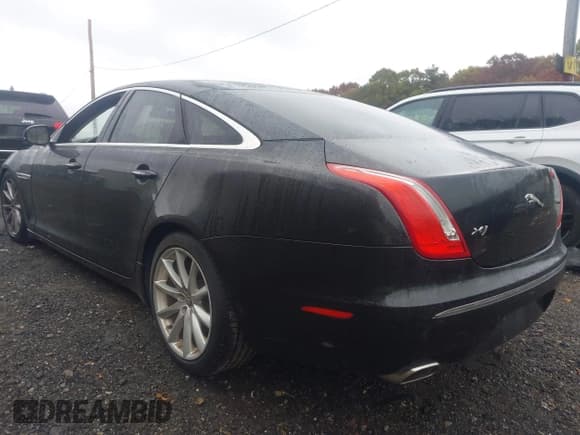 ✅ 2012 Jaguar XJ • VIN: SAJWA1CB7CLV30528 • Lot: 43573126. Listed on IAAI with 194,810 mi. Free auction sales archive from the USA and detailed vehicle history report at DreamBid. Image 3.