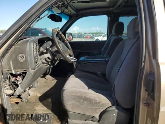 2006 Chevrolet Silverado 1500 LS z VIN 1GCEK19V46Z153487, wystawiony jako Copart lot #86501404 z przebiegiem Nie podano mil oraz Czysty tytuł • Clean title. Historia ofert i sprzedaży dostępna na DreamBid. Obrazek 7.