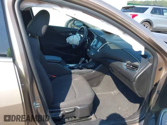 2018 Chevrolet Malibu LT z VIN 1G1ZD5ST0JF186517, wystawiony jako IAAI lot #43246637 z przebiegiem 75 000 mil mil oraz . Historia ofert i sprzedaży dostępna na DreamBid. Obrazek 5.