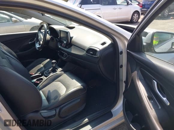 ✅ 2019 Hyundai Elantra • VIN: KMHH35LE8KU106251 • Lot: 42015806. Listed on IAAI with 58,493 mi. Free auction sales archive from the USA and detailed vehicle history report at DreamBid. Image 5.