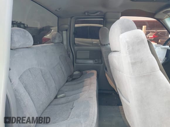 ✅ 2000 Chevrolet Silverado 1500 LS • VIN: 2GCEC19T3Y1349394 • Lot: 43514803. Wystawiony na IAAI z przebiegiem 320 723 mil. Bezpłatny archiwum sprzedaży aukcyjnych z USA i szczegółowy raport historii pojazdu na DreamBid. Zdjęcie 8.